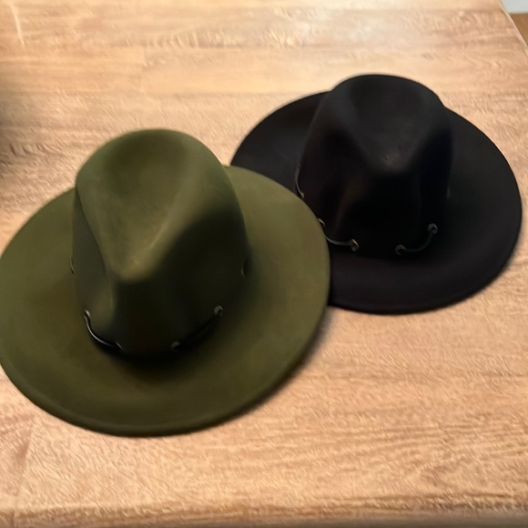 Two BCBG felt fedoras - Hunter green and black.